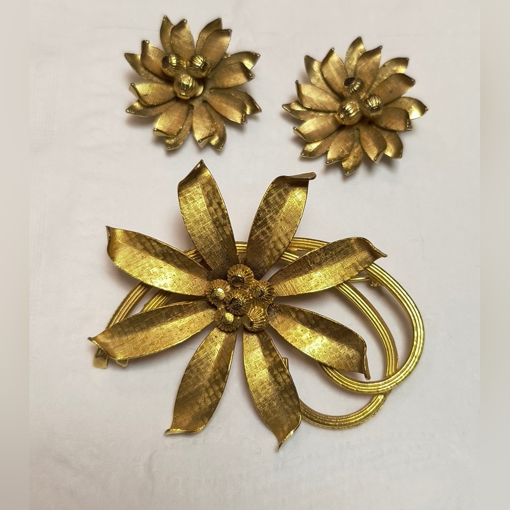 Vintage Signed Lisner Floral Brooch Pin With Earrings Gold Tone Stunning
